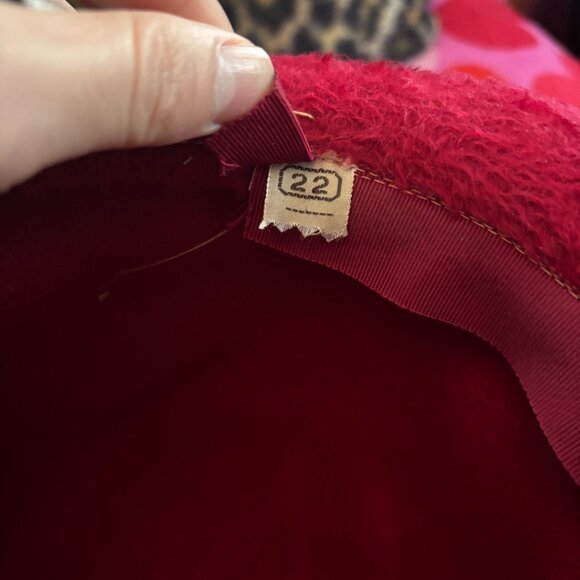 Vintage Red Gwenn Pennington Derby Hat with Feather 22" - Picture 4 of 8